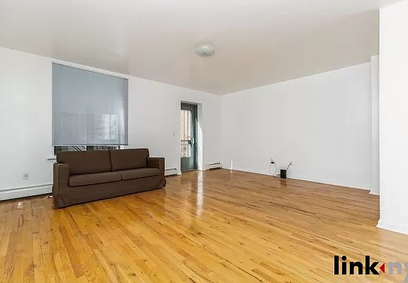 3rd image of 20 E 125th St #B