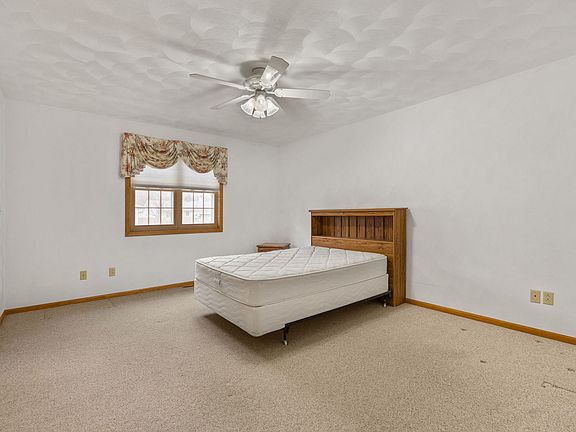 4th image of 424 12th Ave B