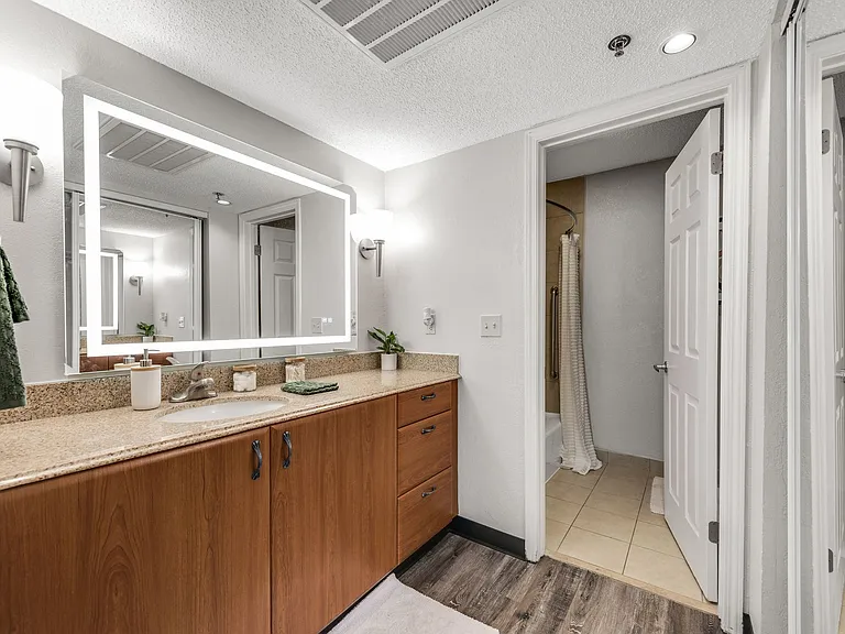 Vivo Living Charlotte (Tryon) — Photo 33