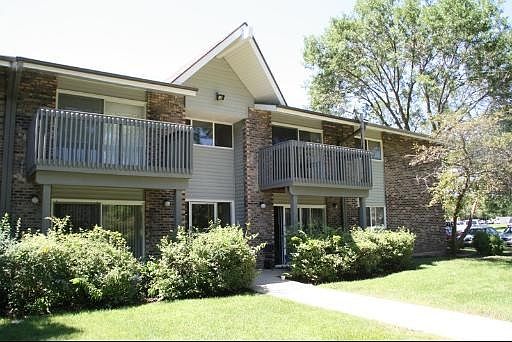 1st image of 16W671 Mockingbird Ln APT 204