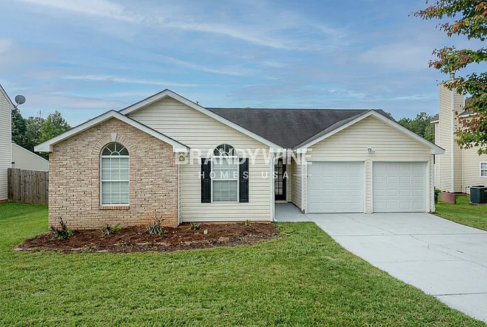 3 bed, 2.0 bath, 1258 sqft, $2,060 — Photo 2