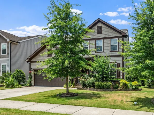 925 Cozy Oak Ave, Cary, NC 27519