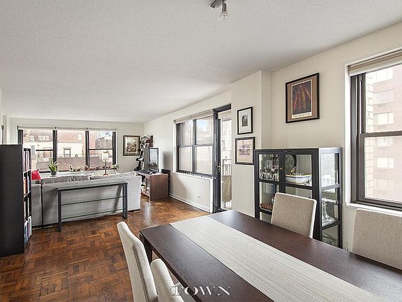 4th image of 201 W 70th St APT 12C