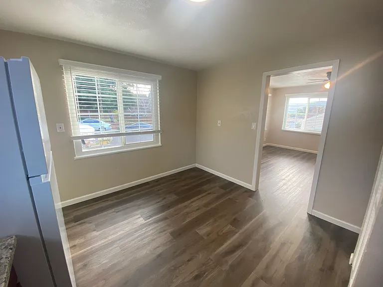 Spring Hill Court Apartments — Photo 13
