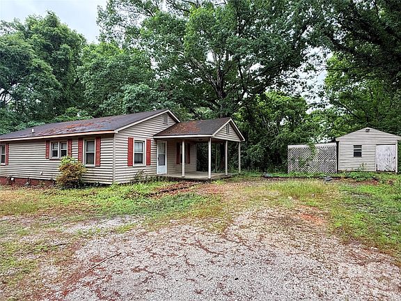 2nd image of 121 Travis Ln