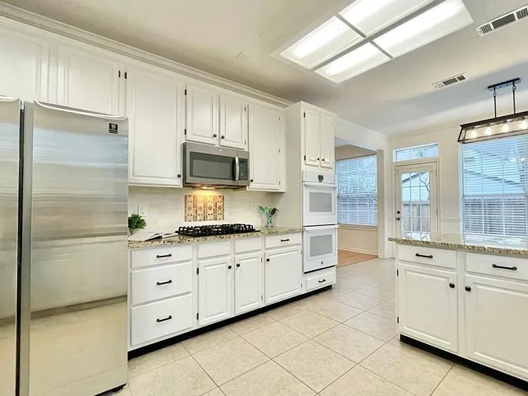 8 Greentwig Pl — Photo 16