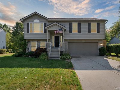 480 Andover Woods Dr, Fenton, MI, 48430
