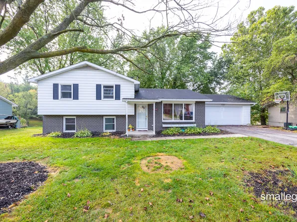 1700 Waterbury Dr SE, Kentwood, MI 49508