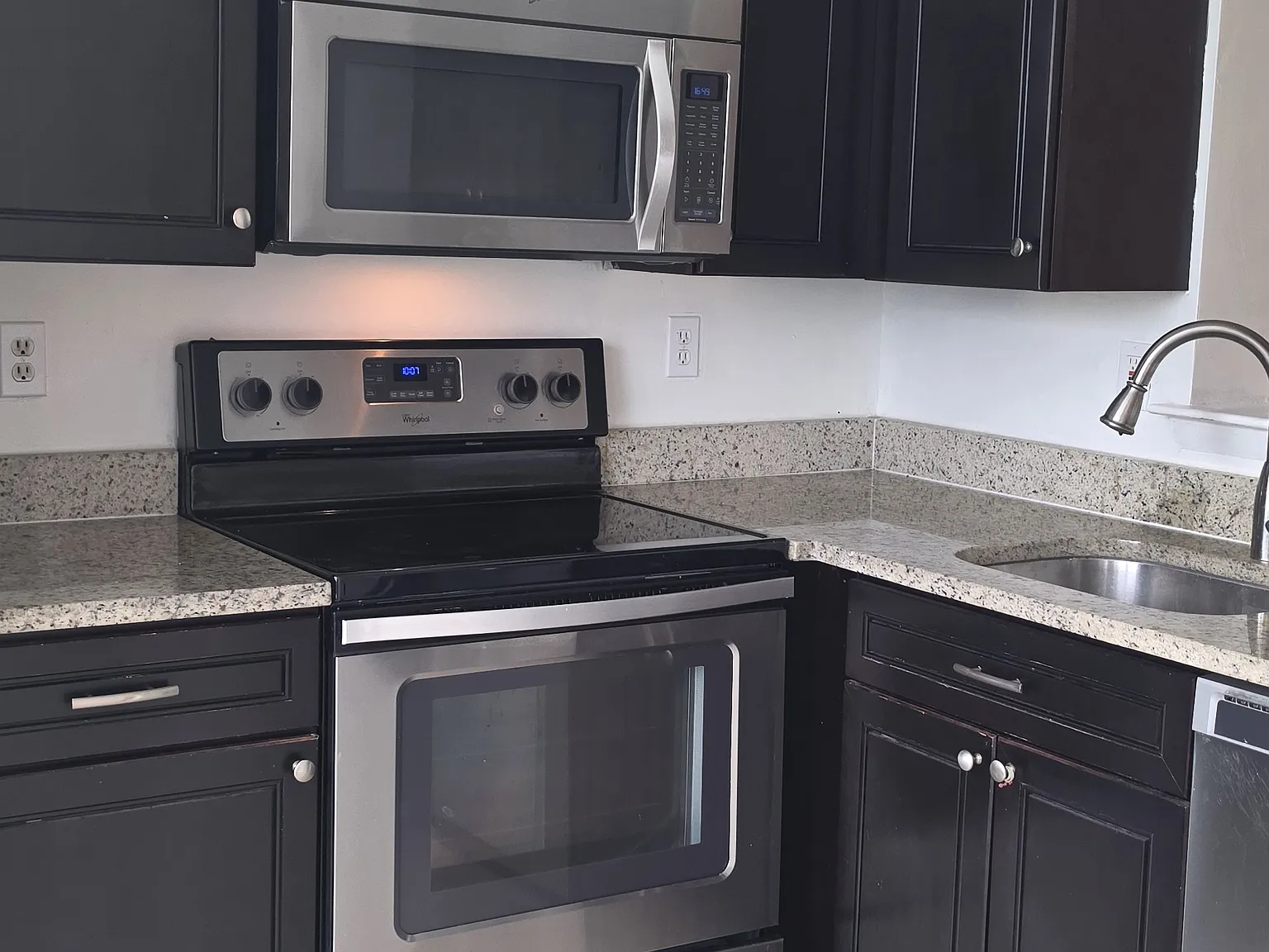 3 bed, 1816 sqft, $2,800 — Photo 3