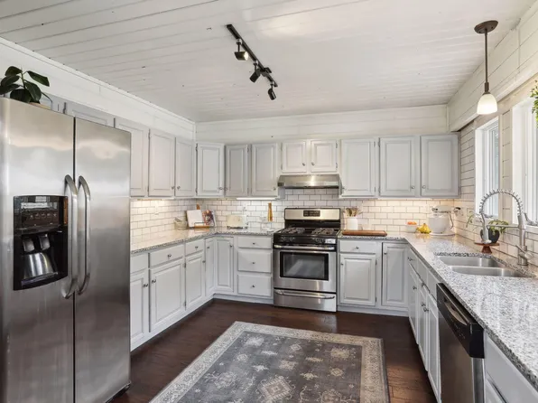 1904 Independence Ave N, Golden Valley, MN 55427