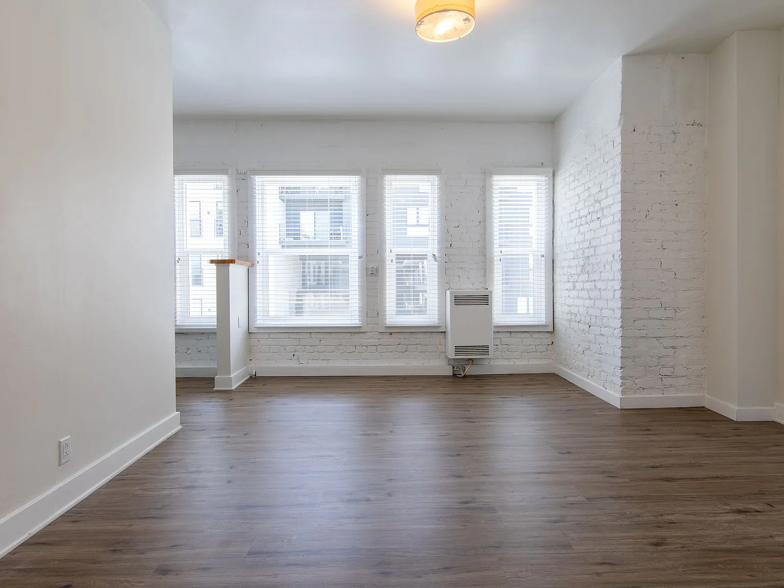 Mariposa II Apartments | Renovated Apartments with Exposed Brick in Koreatown — Photo 1