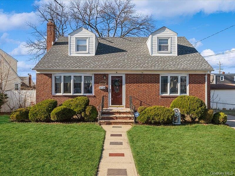 1st image of 158 Clement Avenue