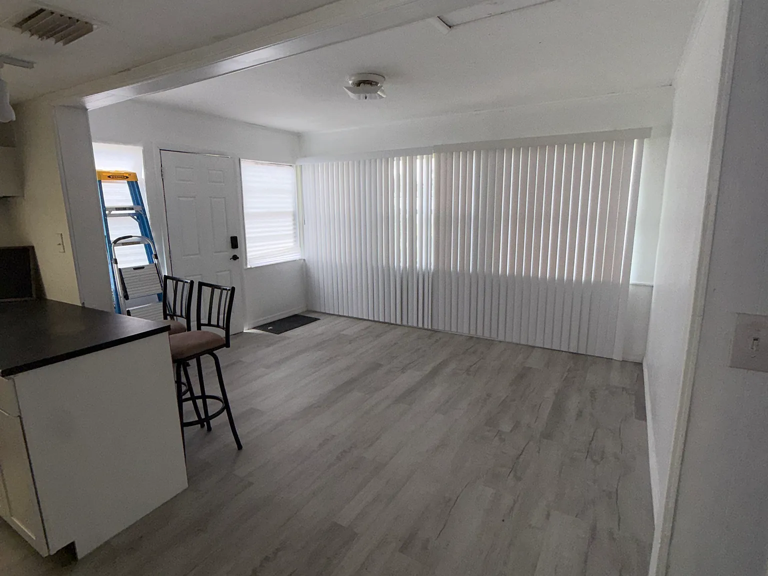 3 bed, 1019 sqft, $1,600 — Photo 1
