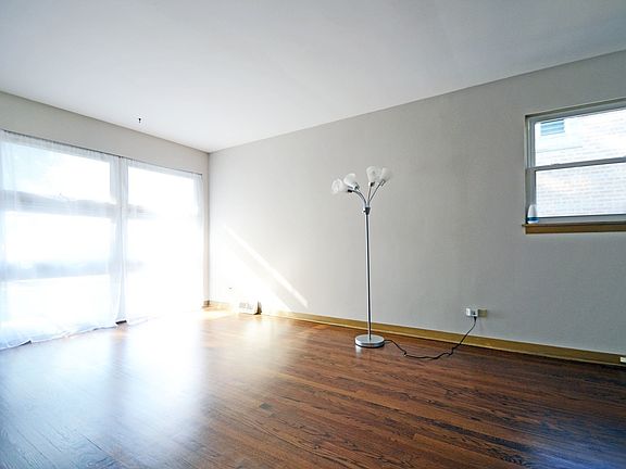 NEW WINDOWS!   FLOOR TO CEILING FRONT PICTURE WINDOW!