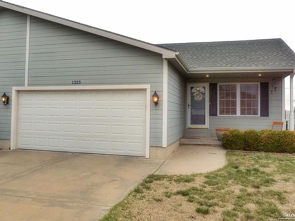 2nd image of 1325 Sierra Dr