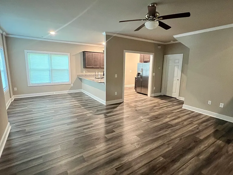546 N Peter St — Photo 11