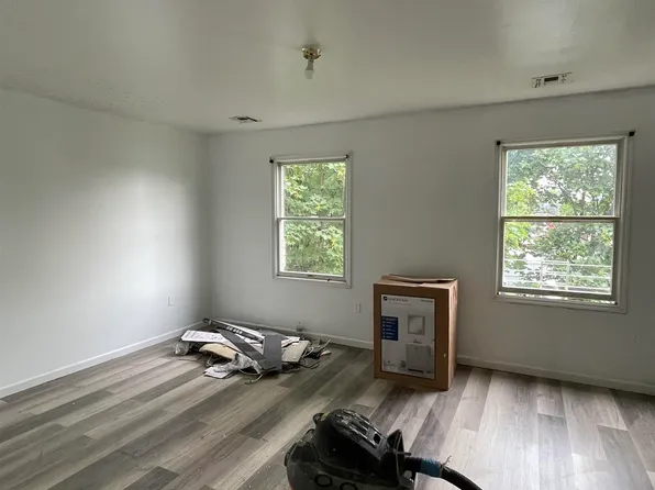 104 Clinton Avenue image 10 of 11