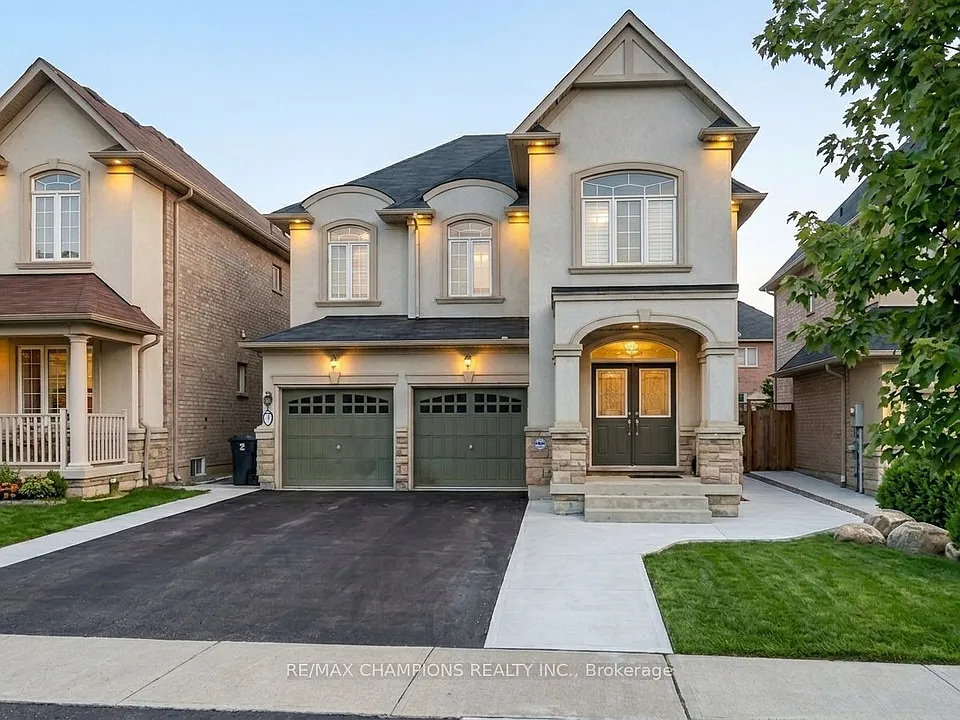 13 Black Diamond Cres #1