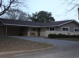 125 Glendale Ln, Luling, TX 78648