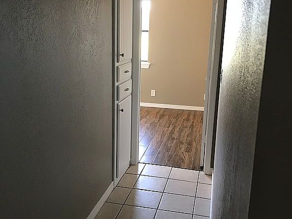 5th image of 101 E Sandy Creek Dr