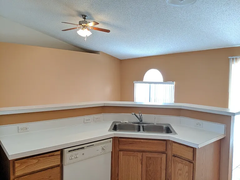 1907 Manatee Dr — Photo 3