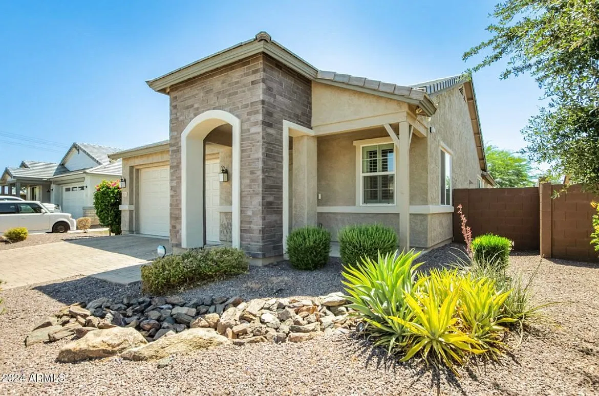 3 bed, 1950 sqft, $2,550 — Photo 1