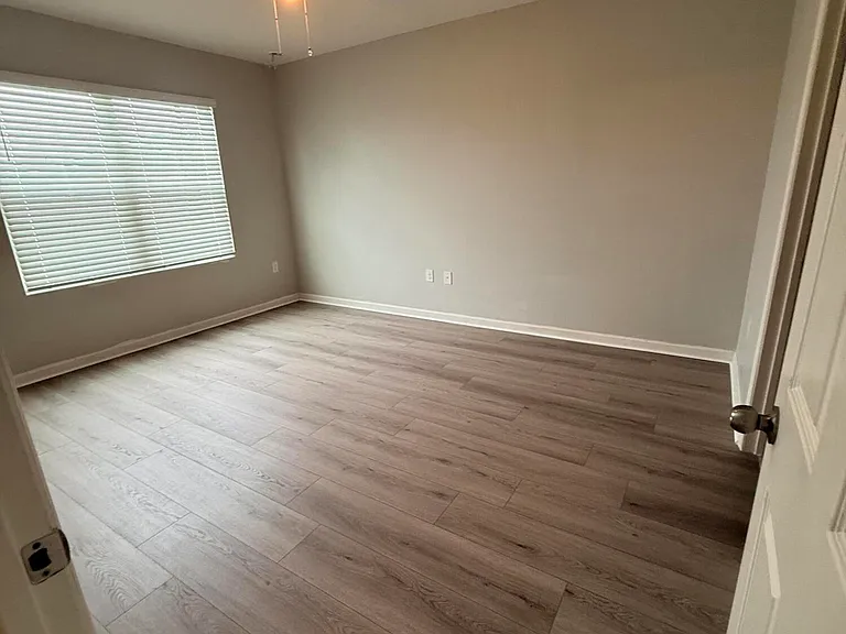 619 SW Post Ter — Photo 5