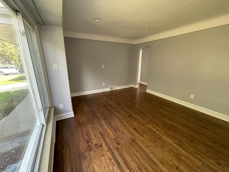 136 Girard Ave — Photo 4