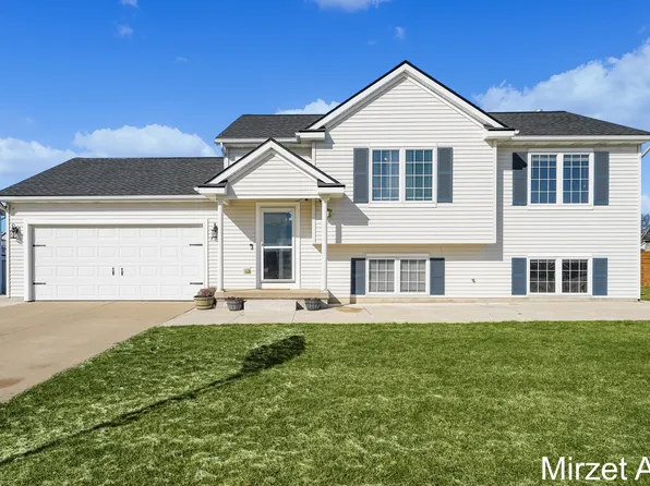 7099 Hartman Dr SE, Caledonia, MI 49316