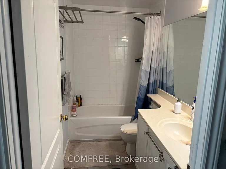 393 King St W #807 — Photo 7
