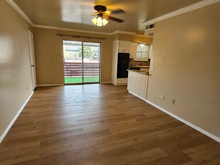 6033 Sandhurst Ln #D — Photo 12