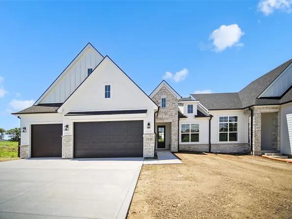 2525 Bos Landen Dr, Pella, IA 50219