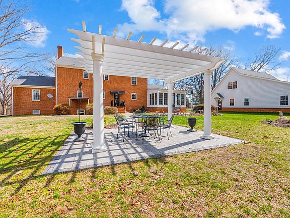 5th image of 1765 Winesap Rd