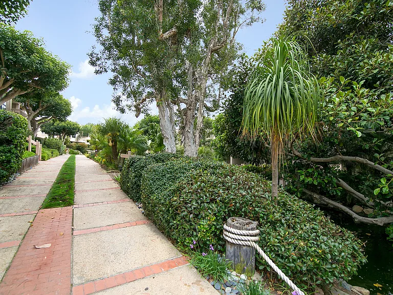 573 S Sierra Ave #6 — Photo 46