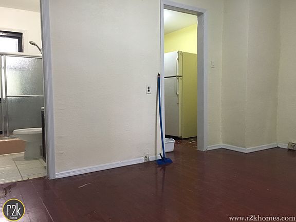 4th image of 3011 35th Ave #2
