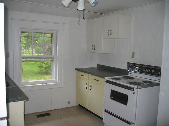 2nd image of 39 W Dorsey Ln APT C
