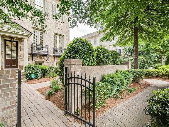 2nd image of 3681 Brookhaven Manor Xing NE