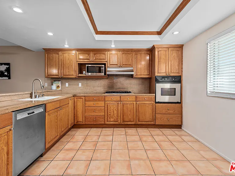 13233 Fiji Way #K — Photo 10