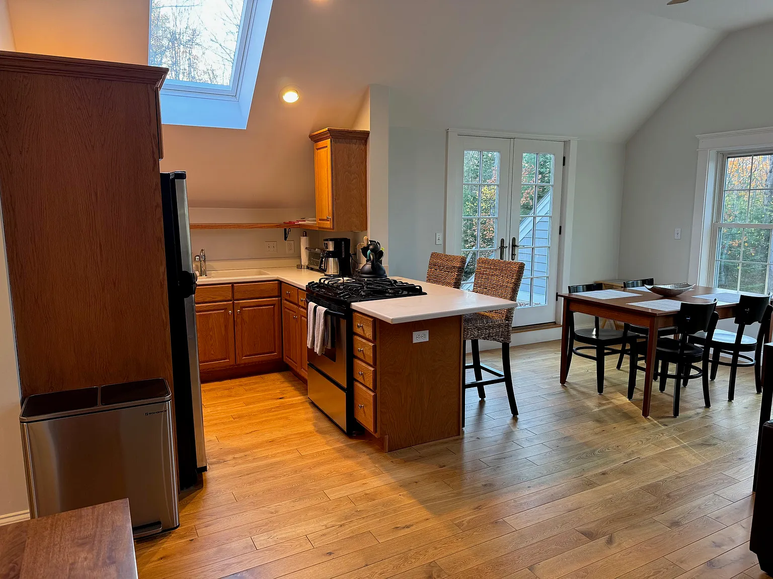 2 bed, 1000 sqft, $2,500 — Photo 3