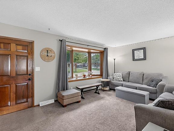 2nd image of 915 16 1/4 St SE