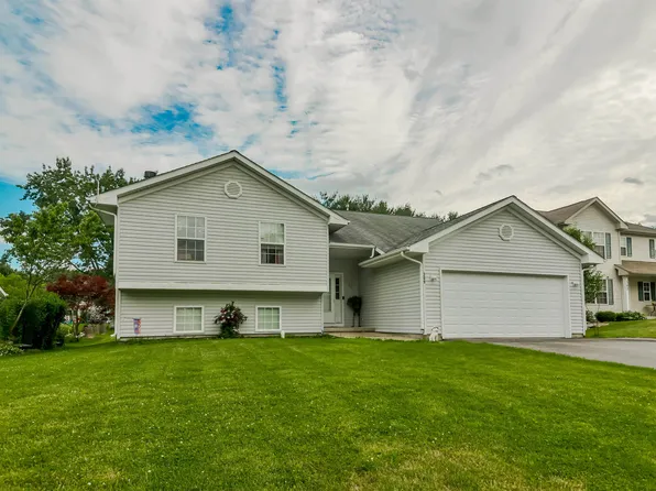 309 Briar Cliff St SW, Poplar Grove, IL 61065