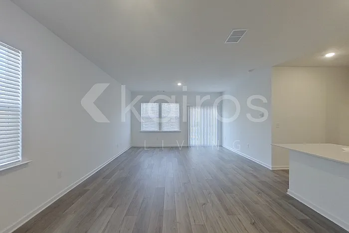 4 bed, 3.0 bath, 2170 sqft, $2,275 — Photo 2