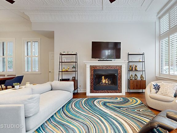 2nd image of 2075 N Oakley Ave #1
