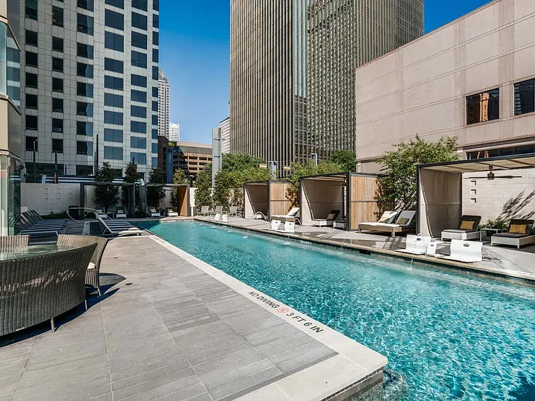 One Dallas Center — Photo 25