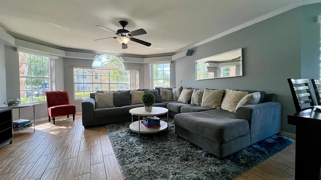 3 bed, 2.0 bath, 1220 sqft, $2,100 — Photo 4