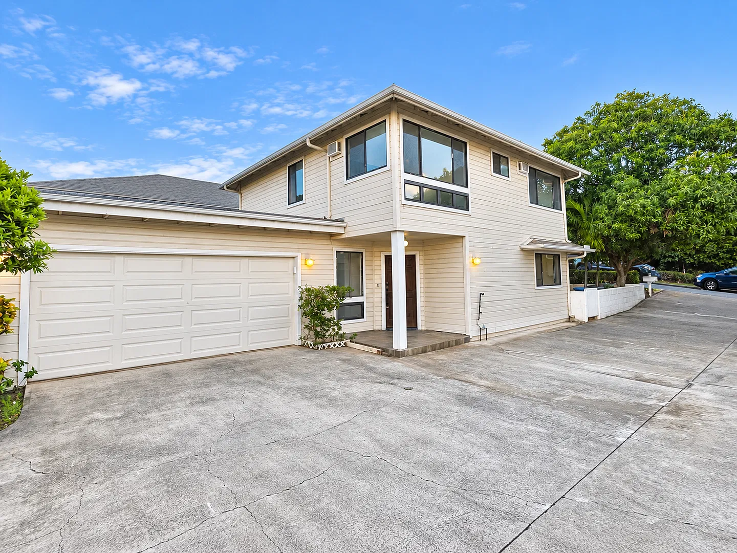 Spacious Kaimuki 3-Bedroom, 2.5-Bath Home with 2-Car Garage Rare Opportunity! — Photo 2