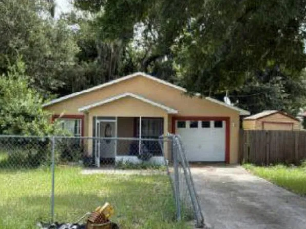 1220 Tuskegee St, Leesburg, FL 34748