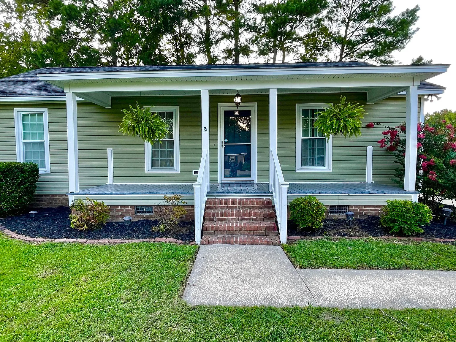3 bed, 1134 sqft, $1,900 — Photo 3