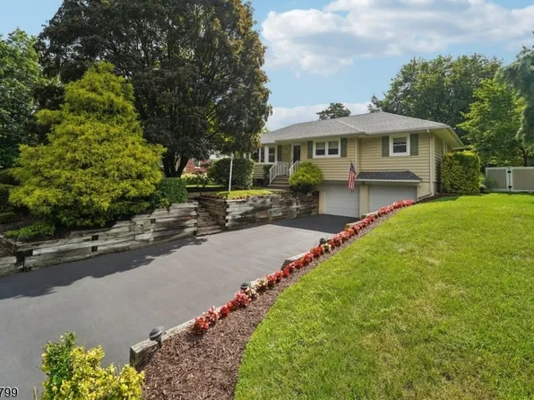 20 Nokomis Ave, Oakland Boro, NJ 07436