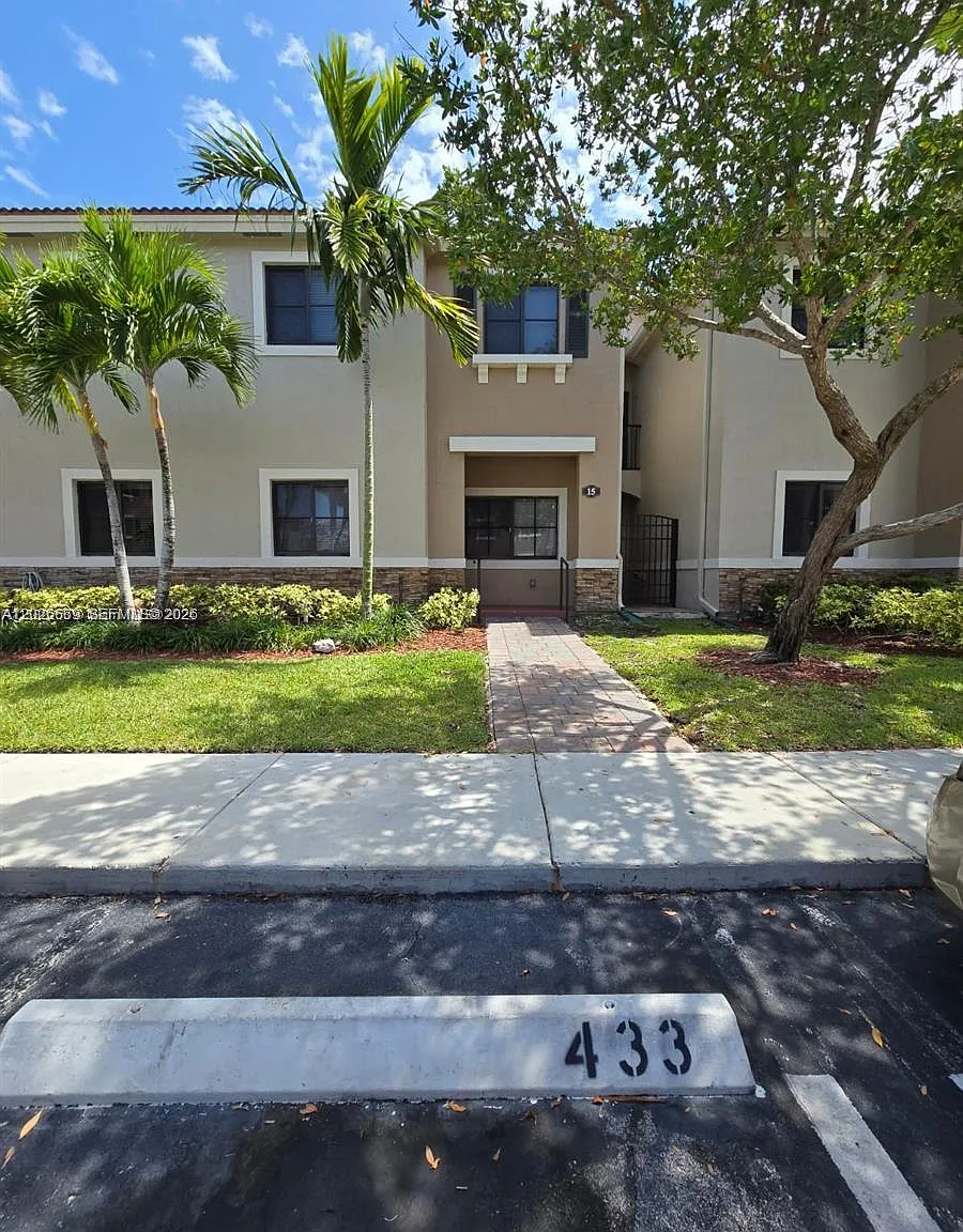 22401 SW 88 PL — Photo 4